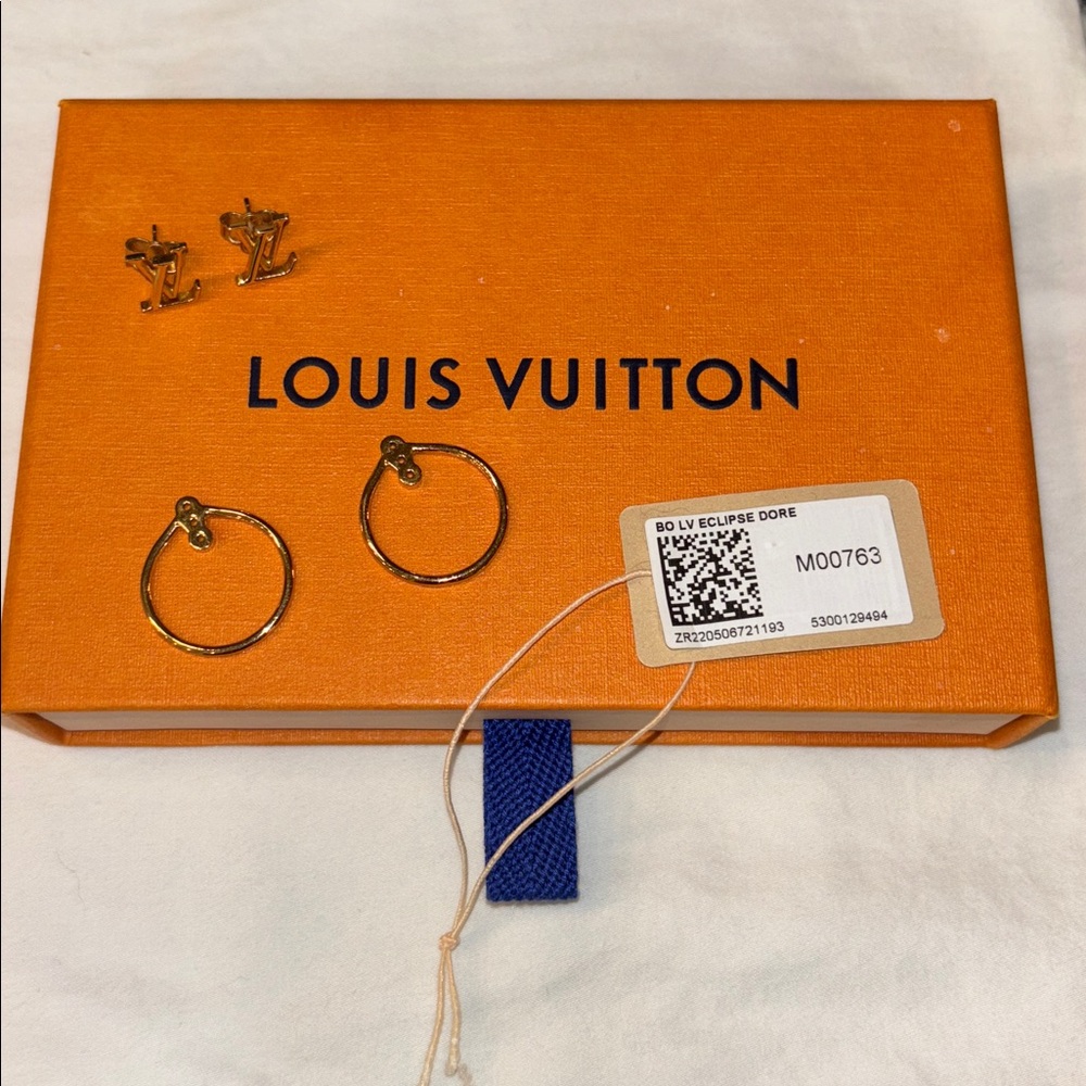 Louis Vuitton Gold Earrings - Picture 2 of 4